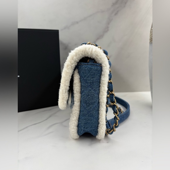 🔥CHANEL•Limited Edition Egyptian Collection Denim & Sherpa Medium Flap Bag - Picture 4 of 9